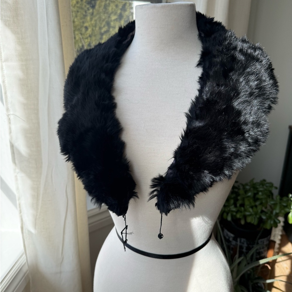 Elegant Black Real Fur Collar